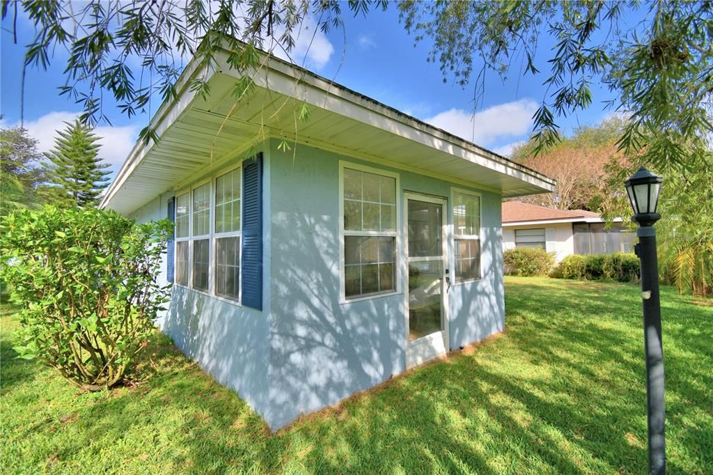 For Sale: $299,999 (2 beds, 2 baths, 1293 Square Feet)