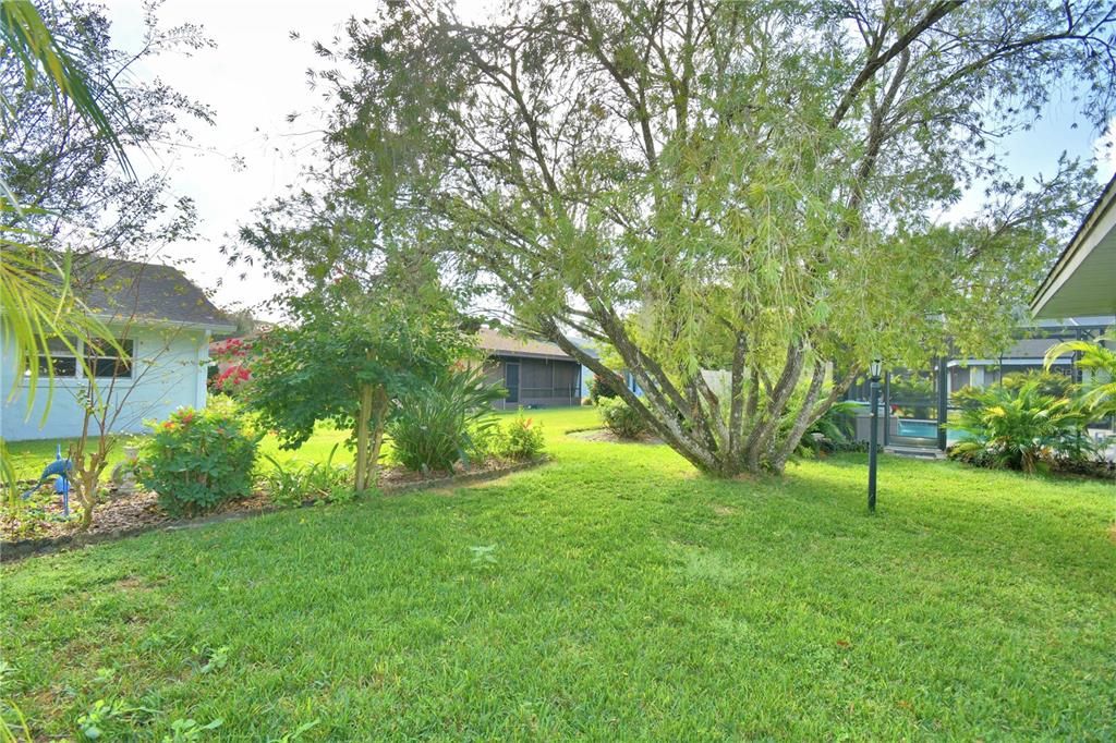 For Sale: $299,999 (2 beds, 2 baths, 1293 Square Feet)