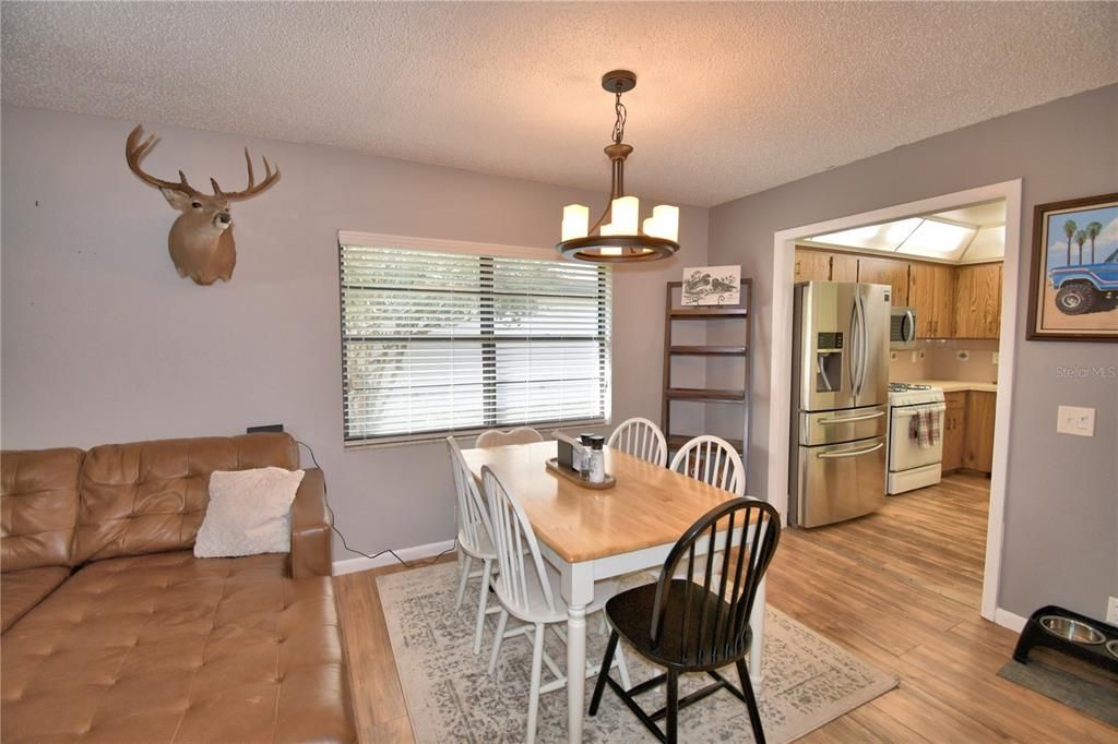 For Sale: $299,999 (2 beds, 2 baths, 1293 Square Feet)