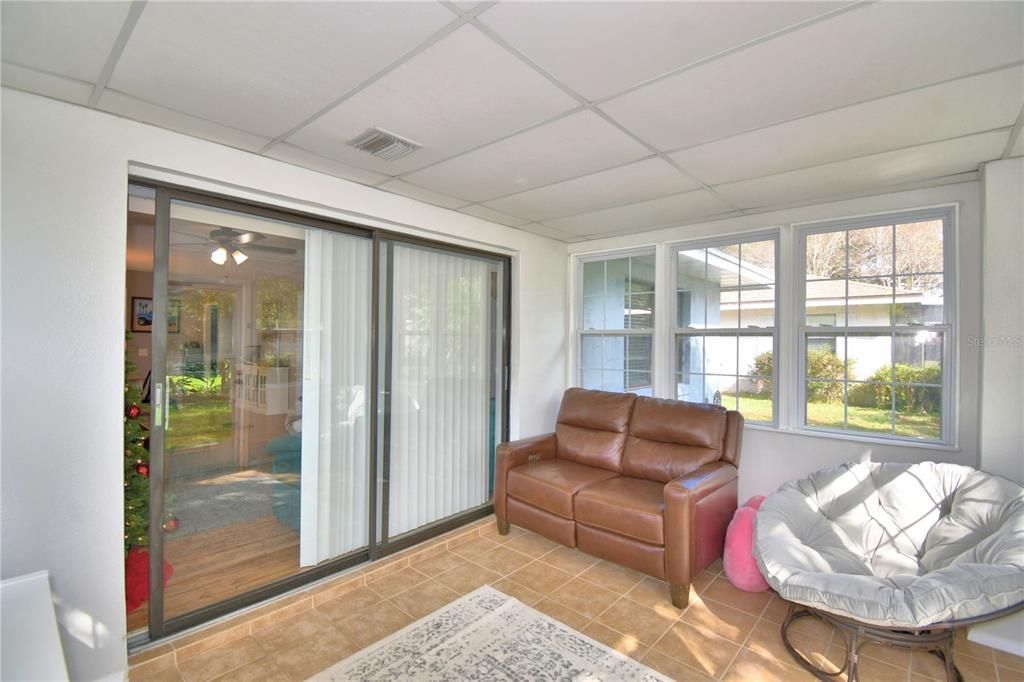 For Sale: $299,999 (2 beds, 2 baths, 1293 Square Feet)