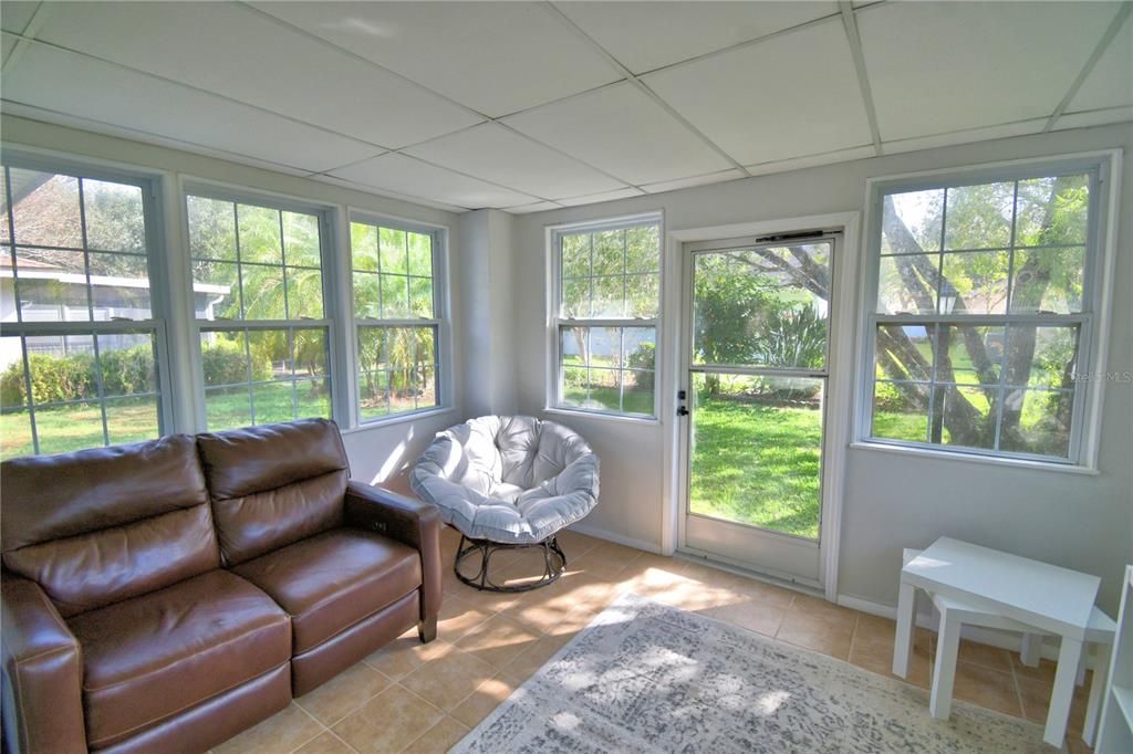 For Sale: $299,999 (2 beds, 2 baths, 1293 Square Feet)