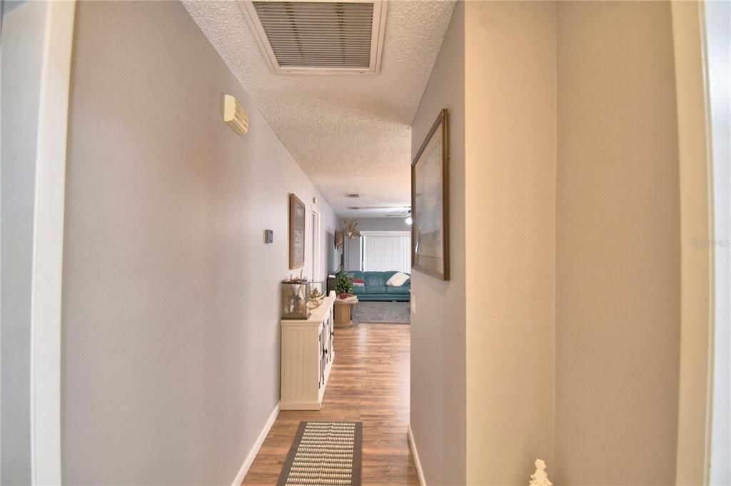 For Sale: $299,999 (2 beds, 2 baths, 1293 Square Feet)