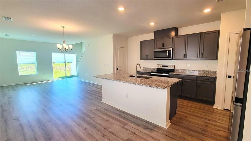 For Sale: $315,000 (3 beds, 2 baths, 1400 Square Feet)