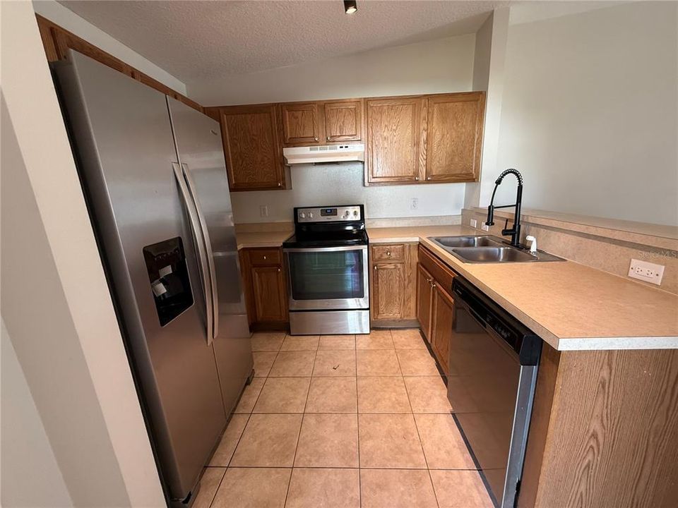 For Rent: $1,500 (2 beds, 2 baths, 2110 Square Feet)