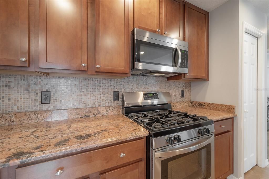 出租: $3,100 (3 贝兹, 2 浴室, 1549 平方英尺)