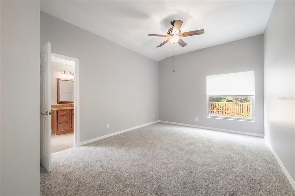 出租: $3,100 (3 贝兹, 2 浴室, 1549 平方英尺)