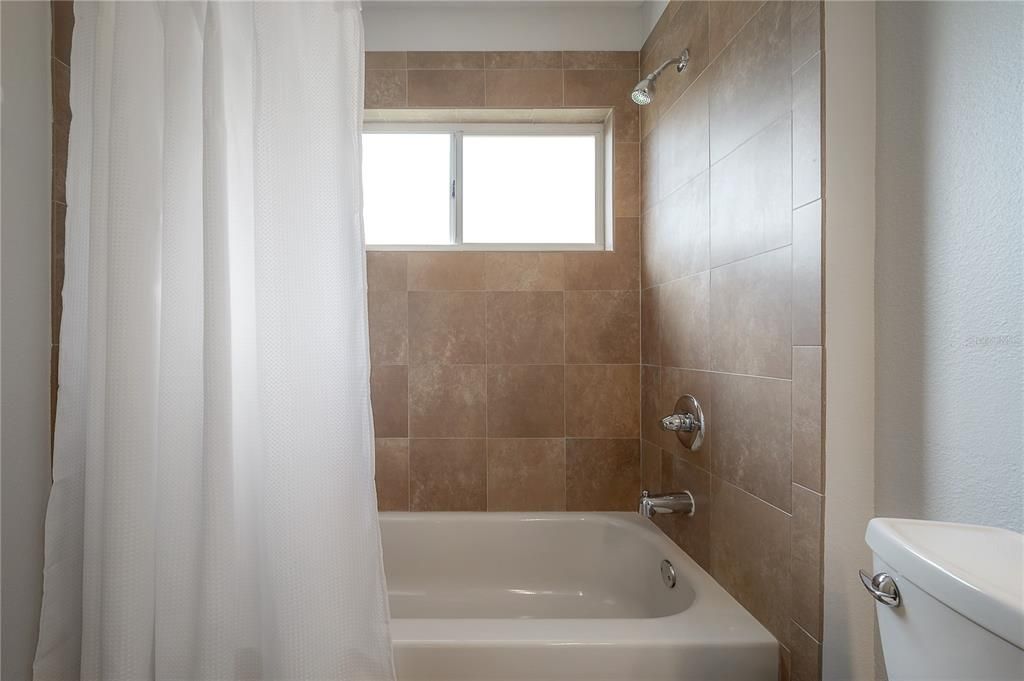 出租: $3,100 (3 贝兹, 2 浴室, 1549 平方英尺)