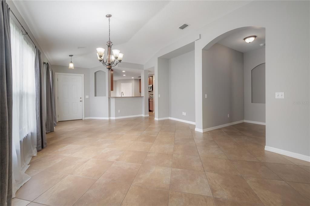 出租: $3,100 (3 贝兹, 2 浴室, 1549 平方英尺)