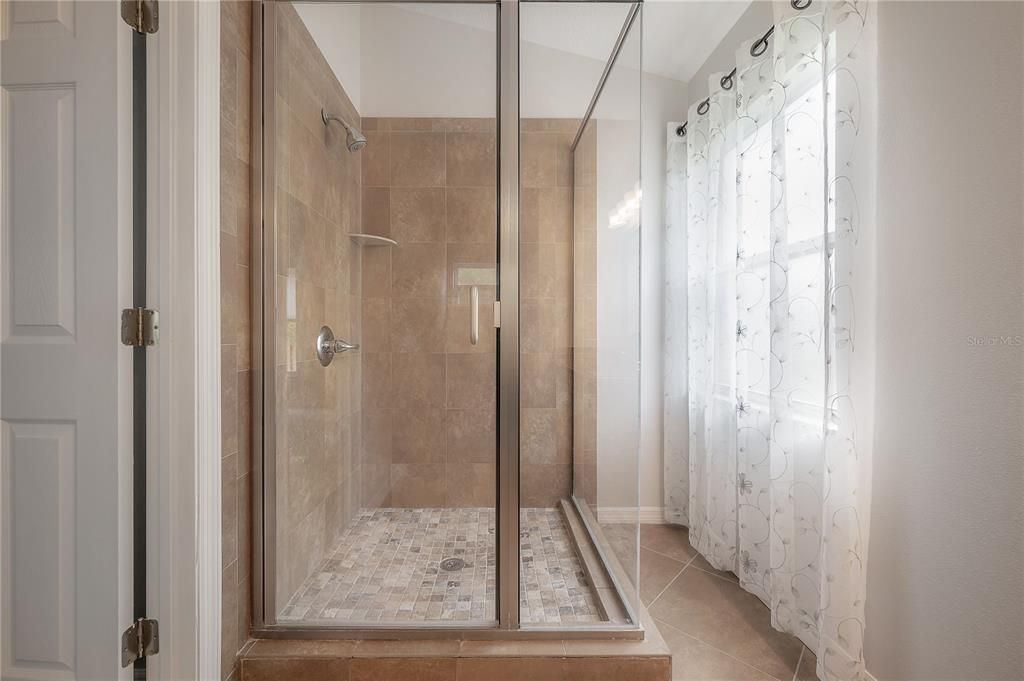 出租: $3,100 (3 贝兹, 2 浴室, 1549 平方英尺)