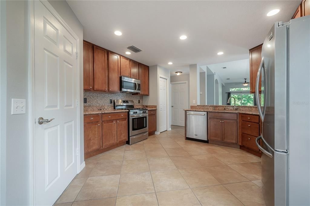 出租: $3,100 (3 贝兹, 2 浴室, 1549 平方英尺)