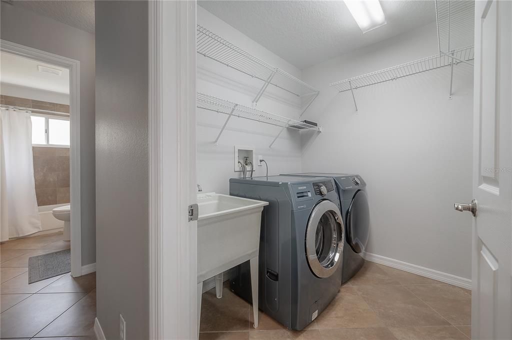 出租: $3,100 (3 贝兹, 2 浴室, 1549 平方英尺)