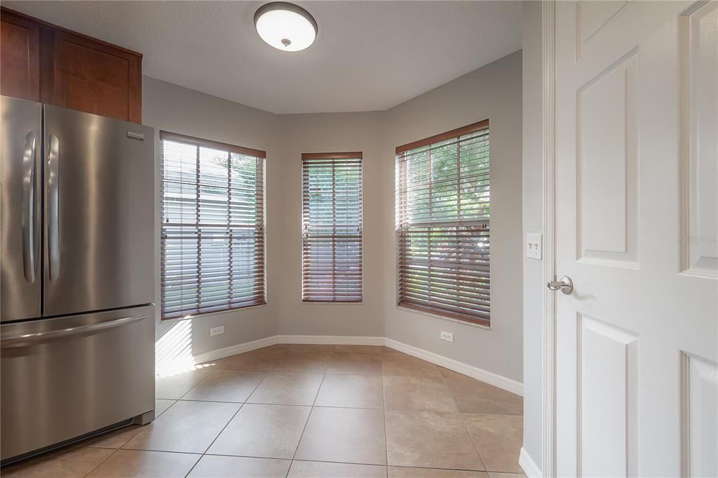 出租: $3,100 (3 贝兹, 2 浴室, 1549 平方英尺)