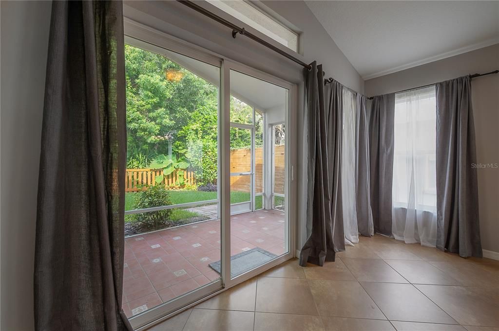 出租: $3,100 (3 贝兹, 2 浴室, 1549 平方英尺)