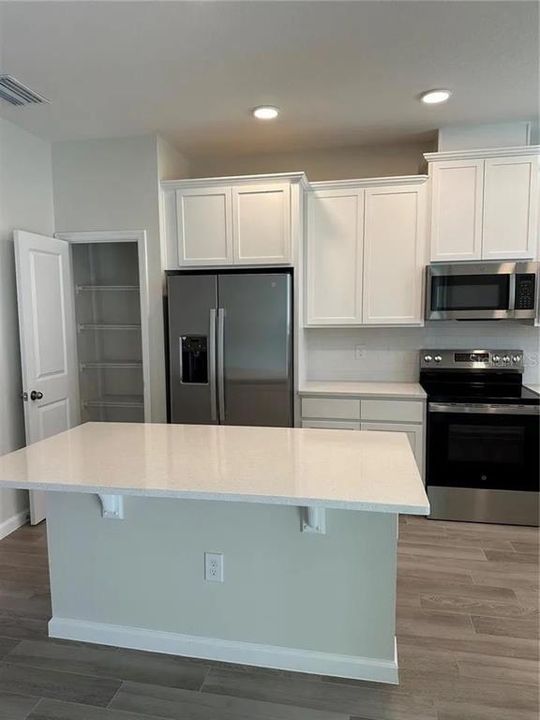 出租: $2,400 (3 贝兹, 2 浴室, 1687 平方英尺)