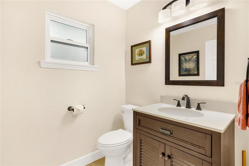 На продажу: $875,000 (2 спален, 2 ванн, 1915 Квадратных фут)