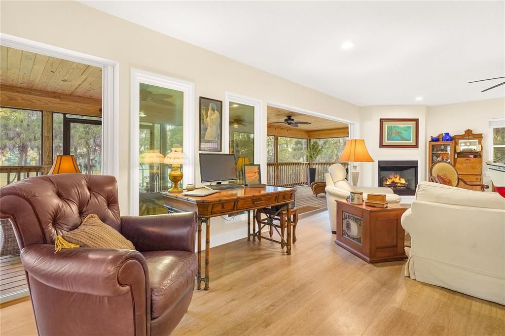 На продажу: $875,000 (2 спален, 2 ванн, 1915 Квадратных фут)