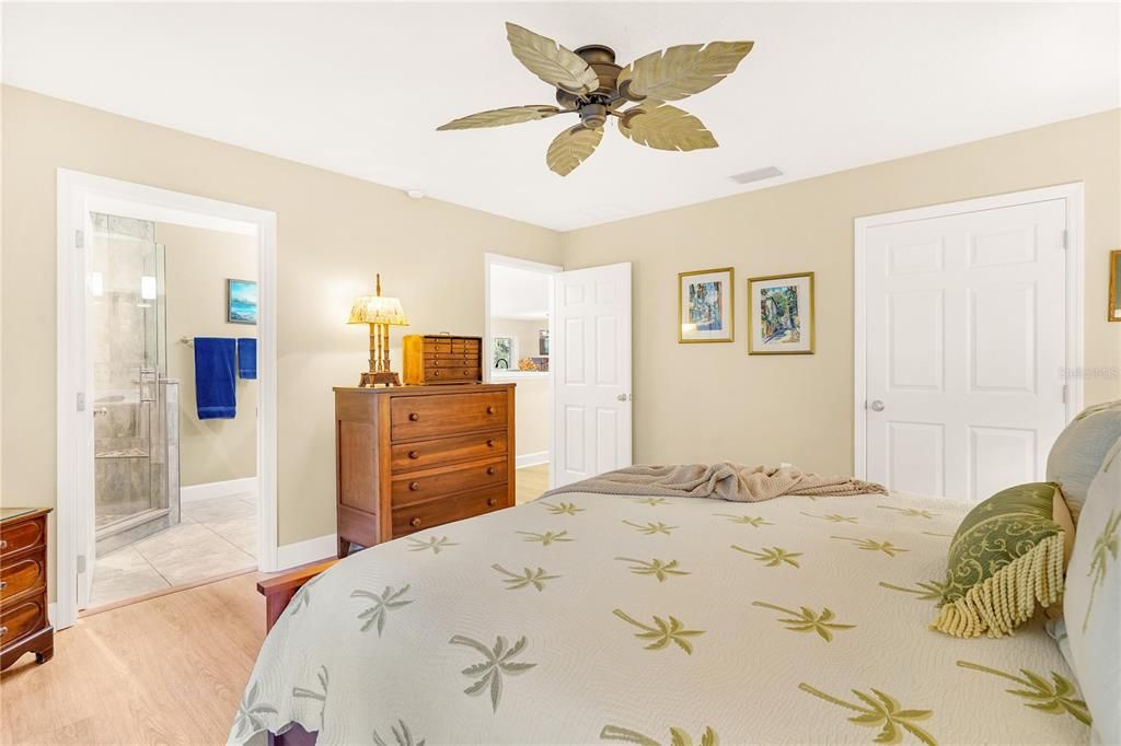 На продажу: $875,000 (2 спален, 2 ванн, 1915 Квадратных фут)