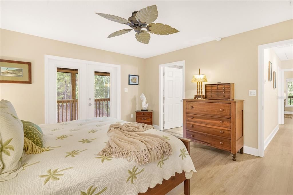 На продажу: $875,000 (2 спален, 2 ванн, 1915 Квадратных фут)