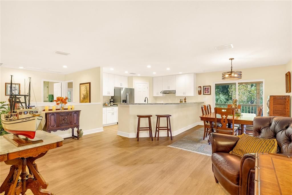 На продажу: $875,000 (2 спален, 2 ванн, 1915 Квадратных фут)