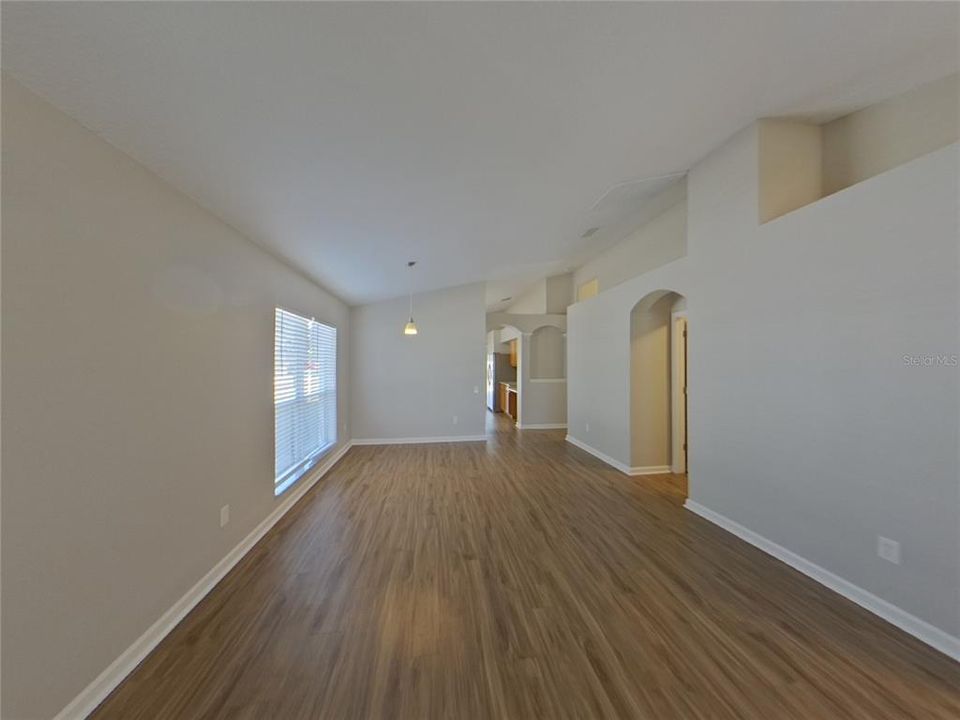 For Rent: $2,319 (4 beds, 2 baths, 1959 Square Feet)