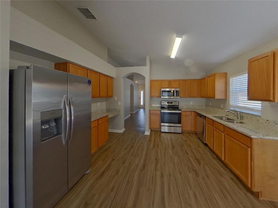 For Rent: $2,319 (4 beds, 2 baths, 1959 Square Feet)