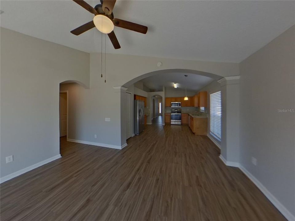 For Rent: $2,319 (4 beds, 2 baths, 1959 Square Feet)