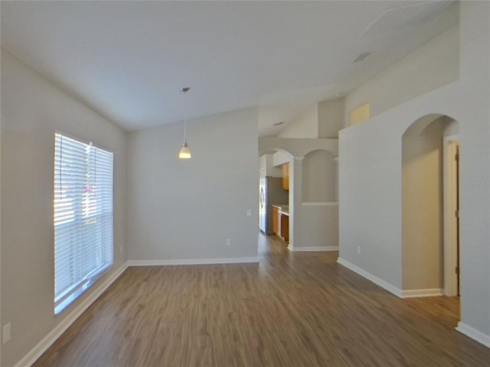 For Rent: $2,319 (4 beds, 2 baths, 1959 Square Feet)