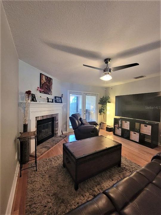 For Rent: $2,100 (2 beds, 2 baths, 1110 Square Feet)