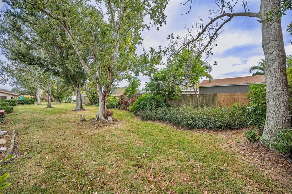 На продажу: $210,000 (2 спален, 2 ванн, 930 Квадратных фут)