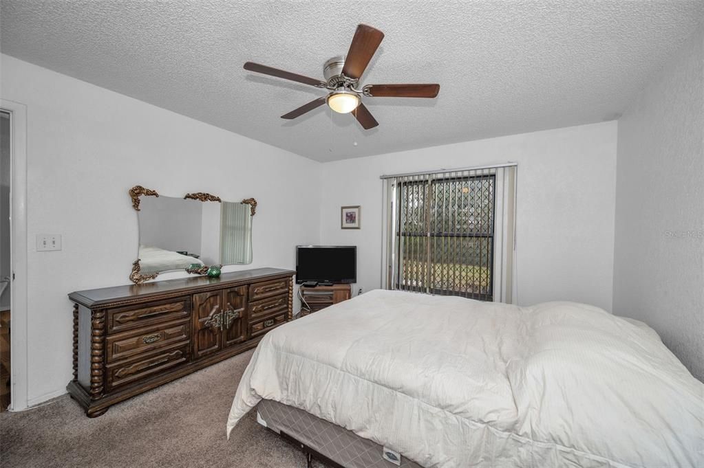 На продажу: $210,000 (2 спален, 2 ванн, 930 Квадратных фут)