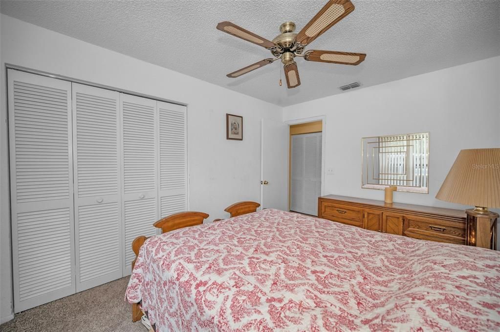 На продажу: $210,000 (2 спален, 2 ванн, 930 Квадратных фут)