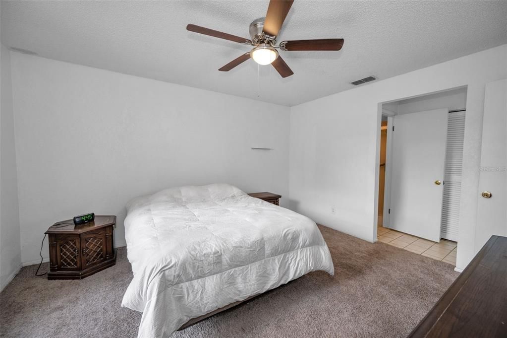 На продажу: $210,000 (2 спален, 2 ванн, 930 Квадратных фут)