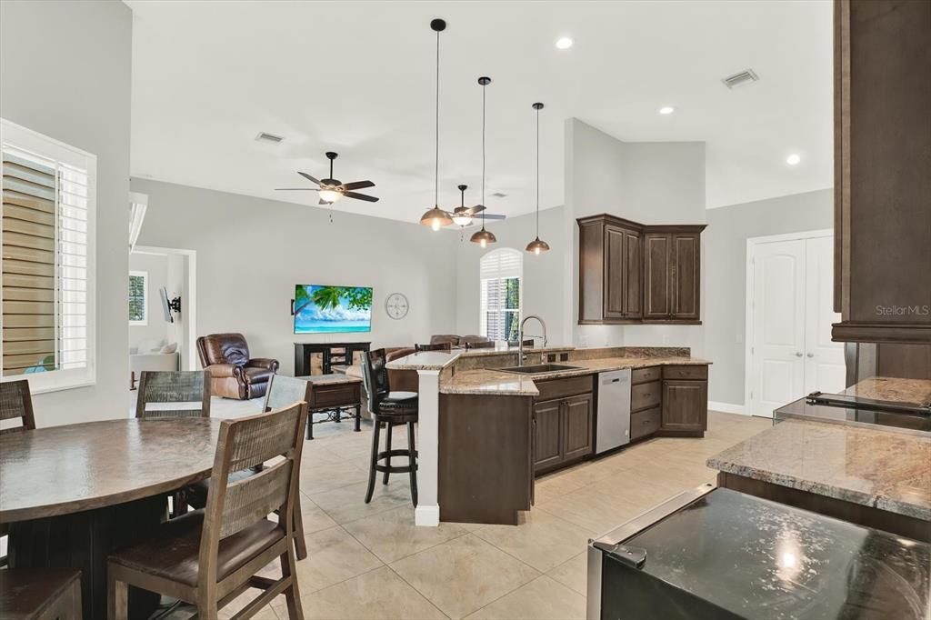 待售: $418,000 (3 贝兹, 2 浴室, 1924 平方英尺)