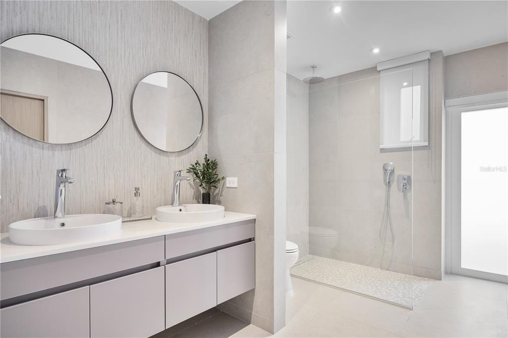 En Renta: $8,500 (3 camas, 3 baños, 2700 Pies cuadrados)