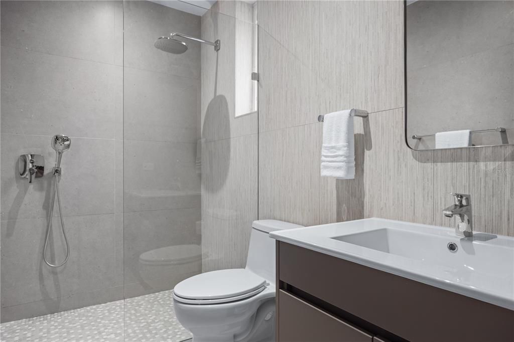 En Renta: $8,500 (3 camas, 3 baños, 2700 Pies cuadrados)