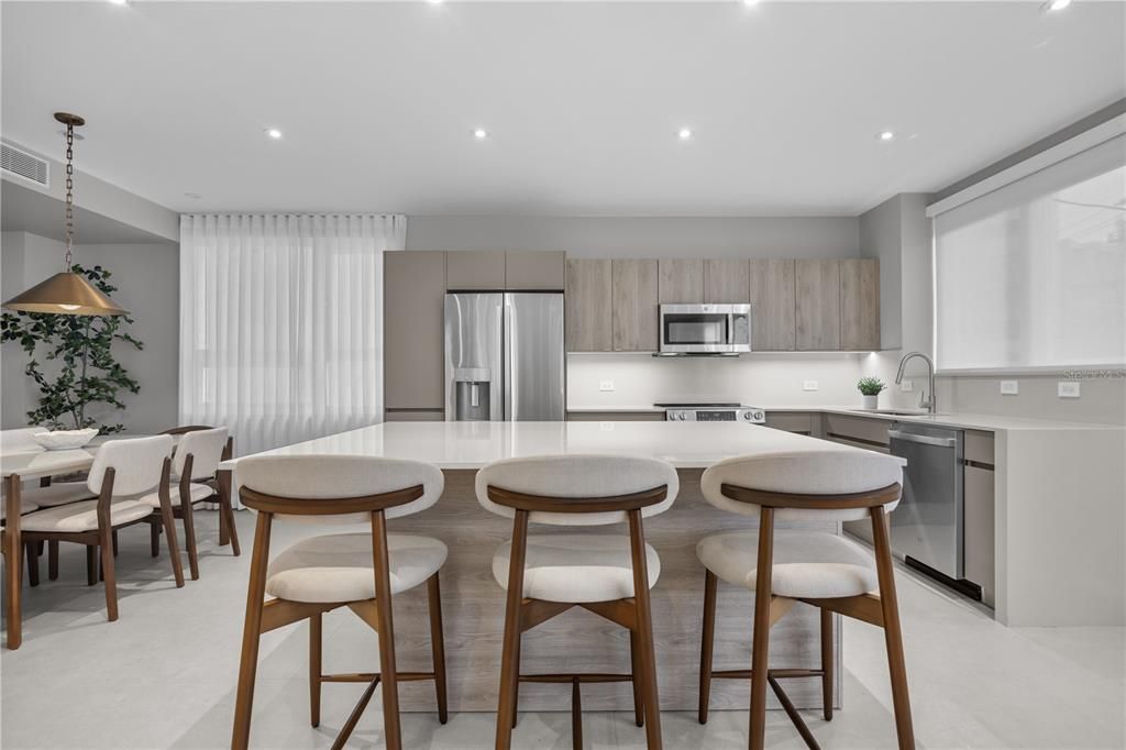 En Renta: $8,500 (3 camas, 3 baños, 2700 Pies cuadrados)