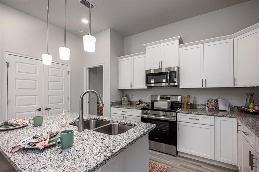 For Sale: $347,400 (4 beds, 2 baths, 1635 Square Feet)