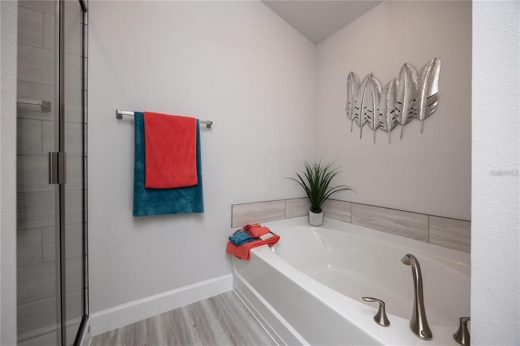 For Sale: $347,400 (4 beds, 2 baths, 1635 Square Feet)