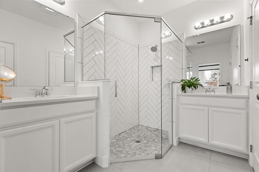 For Sale: $740,000 (4 beds, 3 baths, 2587 Square Feet)