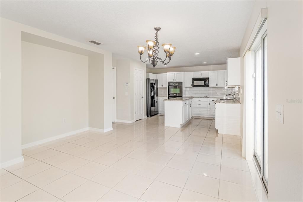 待售: $610,000 (4 贝兹, 2 浴室, 2332 平方英尺)