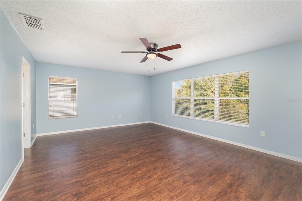 待售: $610,000 (4 贝兹, 2 浴室, 2332 平方英尺)