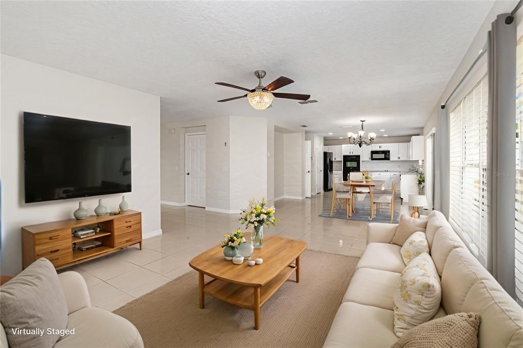 待售: $610,000 (4 贝兹, 2 浴室, 2332 平方英尺)