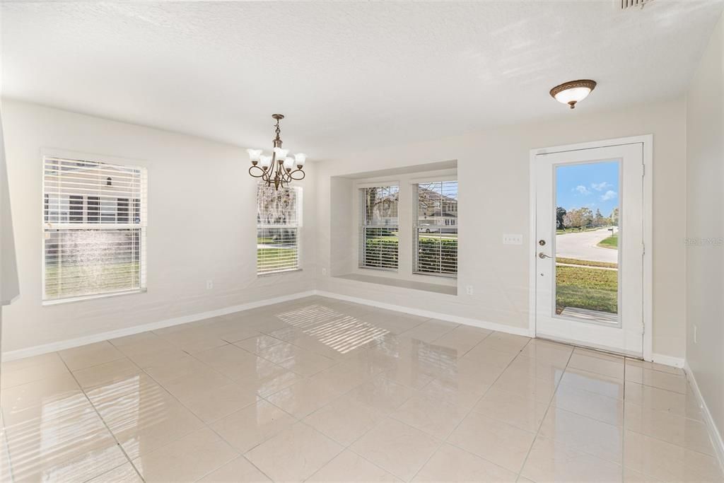 待售: $610,000 (4 贝兹, 2 浴室, 2332 平方英尺)