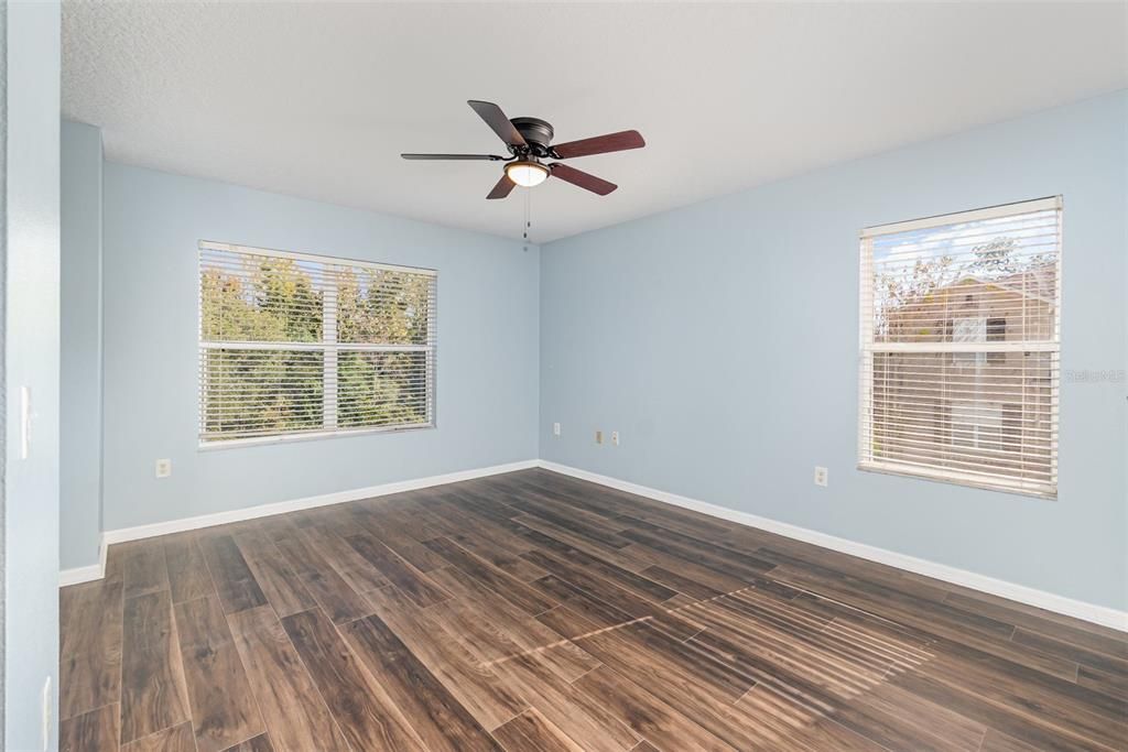 待售: $610,000 (4 贝兹, 2 浴室, 2332 平方英尺)