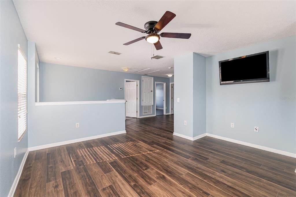 待售: $610,000 (4 贝兹, 2 浴室, 2332 平方英尺)