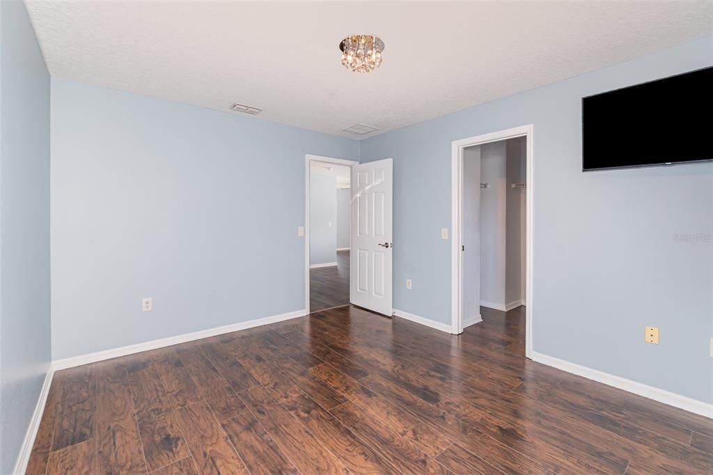 待售: $610,000 (4 贝兹, 2 浴室, 2332 平方英尺)