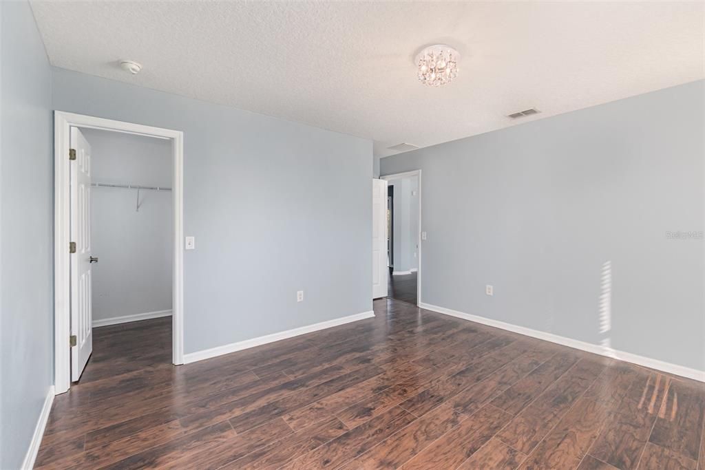 待售: $610,000 (4 贝兹, 2 浴室, 2332 平方英尺)