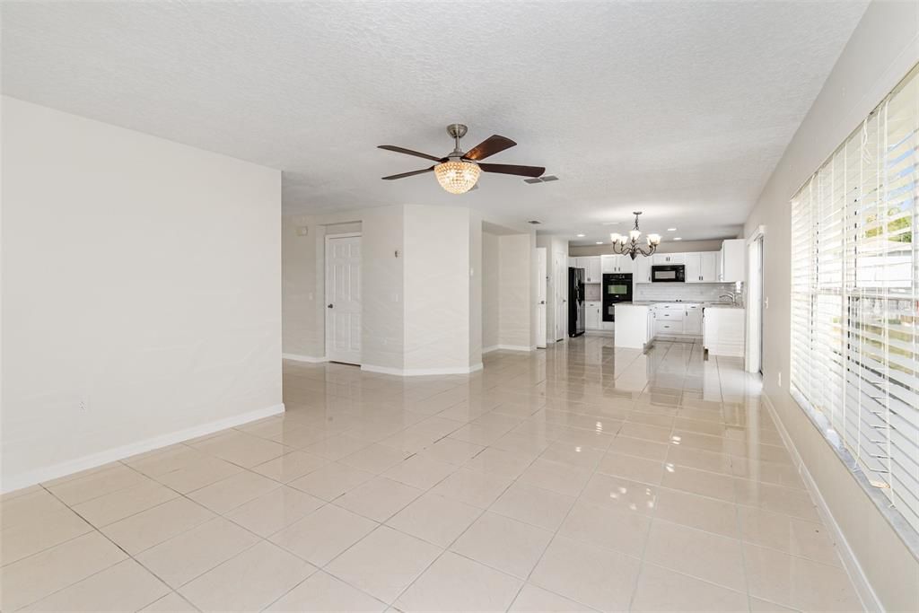 待售: $610,000 (4 贝兹, 2 浴室, 2332 平方英尺)