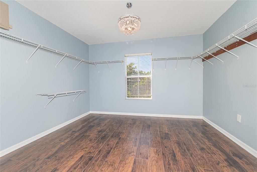 待售: $610,000 (4 贝兹, 2 浴室, 2332 平方英尺)