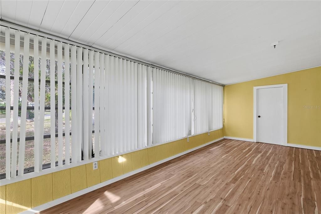 На продажу: $138,000 (2 спален, 2 ванн, 1094 Квадратных фут)